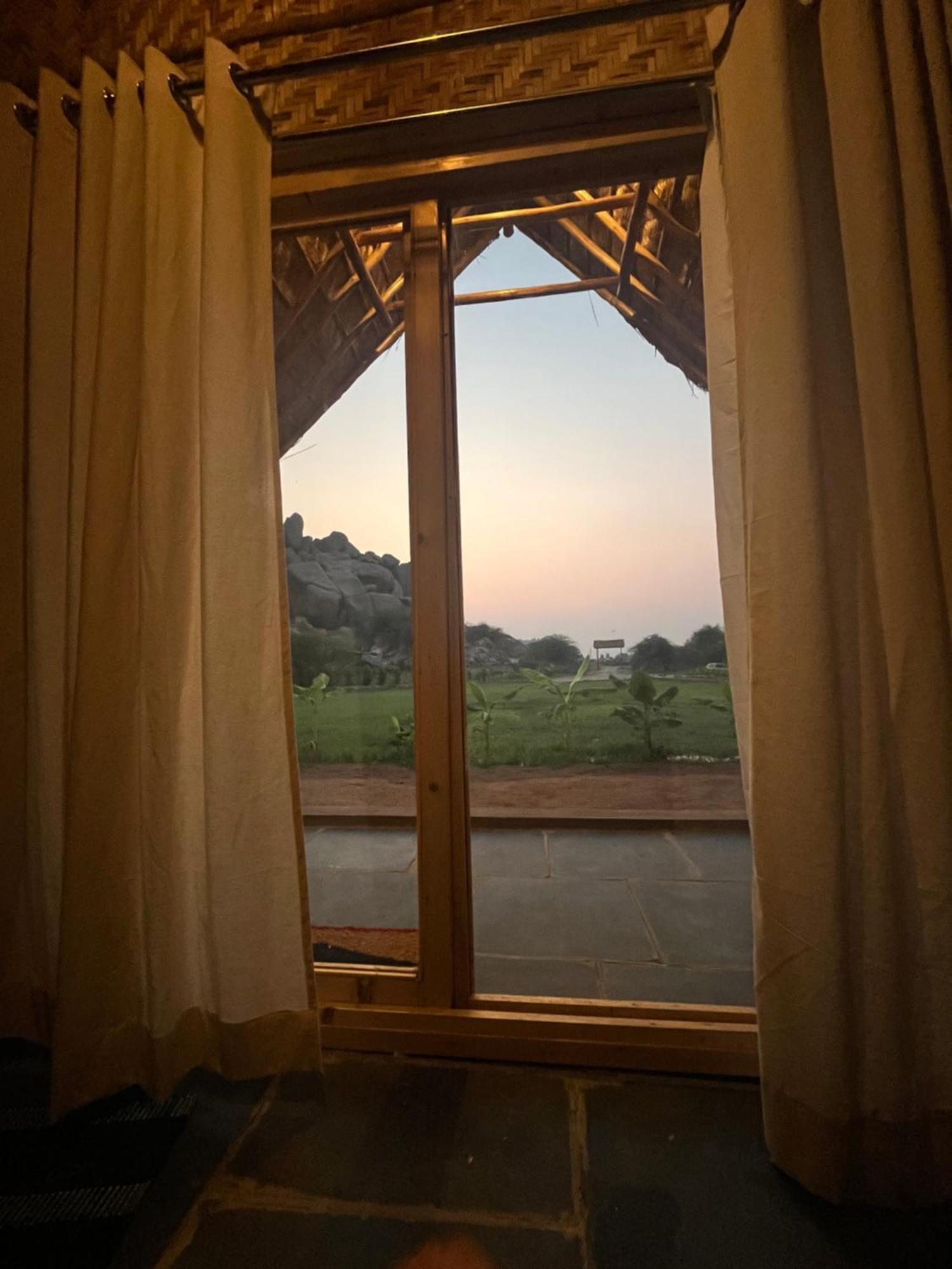 Hotel Tropical Hampi Exteriér fotografie